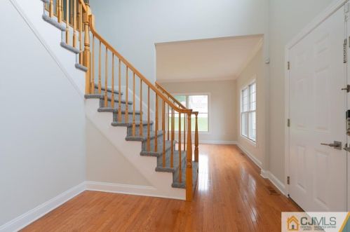 33 Melbloum Ln, Edison NJ  08837-2780 exterior