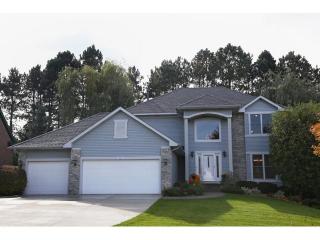 810 Amble Rd, Saint Paul, MN 55126-2218