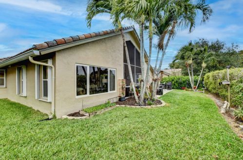 6141 Hook Ln, Boynton Beach FL 33437-4175 exterior