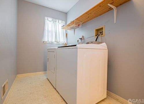 6 Sarah Ct, Edison NJ 08817-2288 exterior