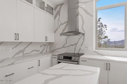 1825 Cinnabar Ave, Phoenix AZ  85020-1916 exterior