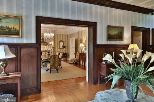 455 Chestnut Hill Ave, Philadelphia PA 19118-2712 exterior