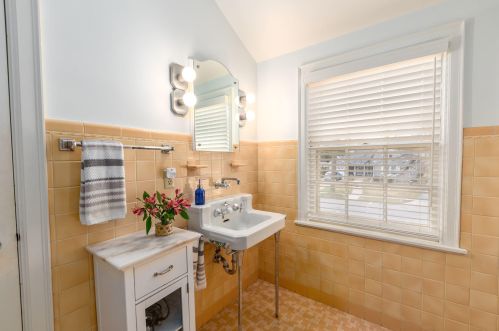 2128 93, Milwaukee WI 53226-2608 exterior