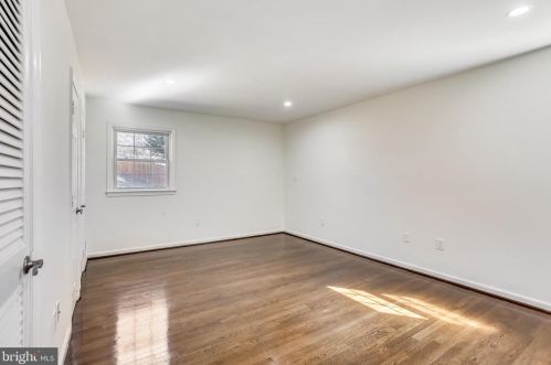 10409 Gainsborough Rd, Rockville MD 20854-2510 exterior