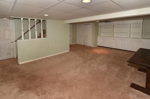 38 Monroe Rd, Enfield CT 06082-5335 exterior