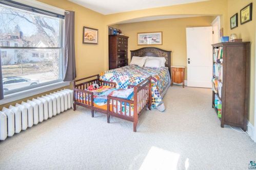 3026 Superior St, Duluth MN 55812-2356 exterior