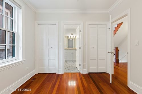 1325 Melrose St, Chicago IL 60618-5847 exterior