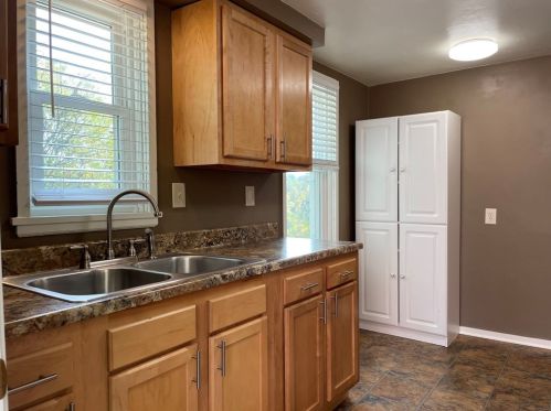 3805 Sunview Dr, Pittsburgh PA  15227-2634 exterior