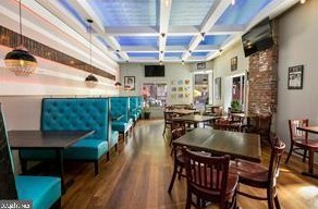 2047 Green St, Philadelphia PA 19130-3111 exterior