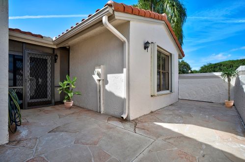 19961 Mona Cir, Boca Raton, FL 33434-5402