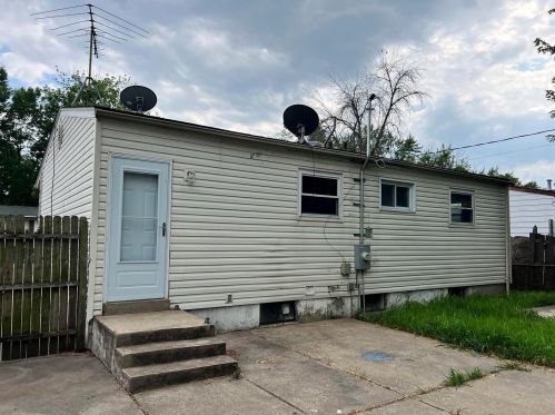 1143 Congress Ave, Saint Louis MO  63138-2906 exterior