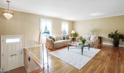 81 Tudor Ln, Berkeley Heights, NJ 07922-1852