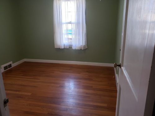 170 Meadowbrook Ave, West Springfield MA 01089-2946 exterior