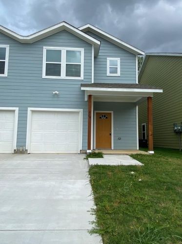 813 Coffin St, Denison, TX 75020-7522