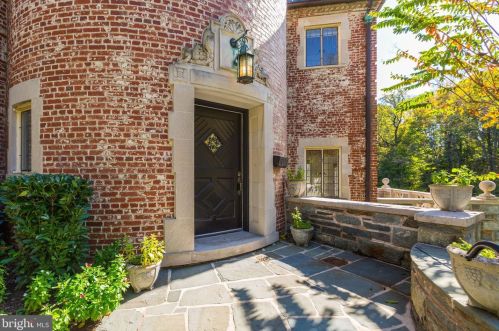 2701 32nd St, Washington, DC 20020-1449