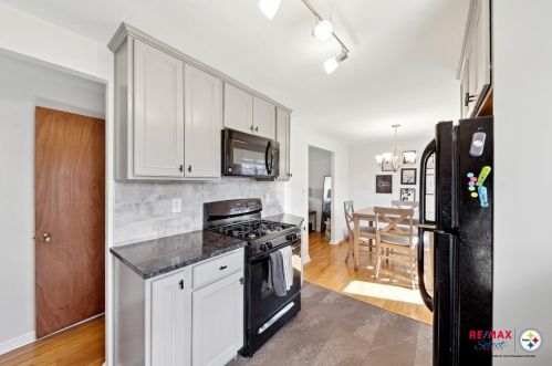 283 Longleaf Dr, Moon Twp PA  15108-3135 exterior