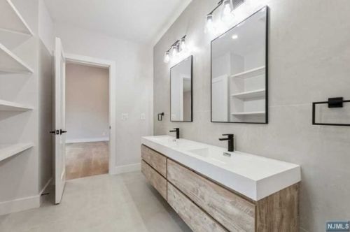 32 Pleasant St, Haworth NJ  07641-1929 exterior