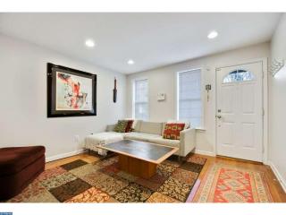 2208 Carpenter St, Philadelphia PA  19146-2518 exterior