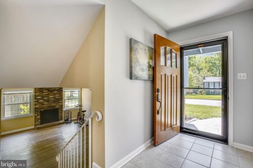 2232 Candlewood Dr, Alexandria VA 22308-1507 exterior