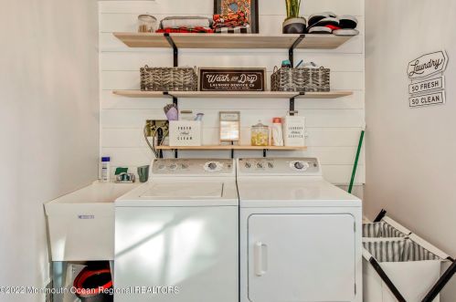 77 Bonnie Dr, Middletown NJ  07748-5110 exterior