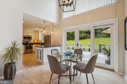 1006 Farm Haven Dr, Rockville MD 20852-4244 exterior