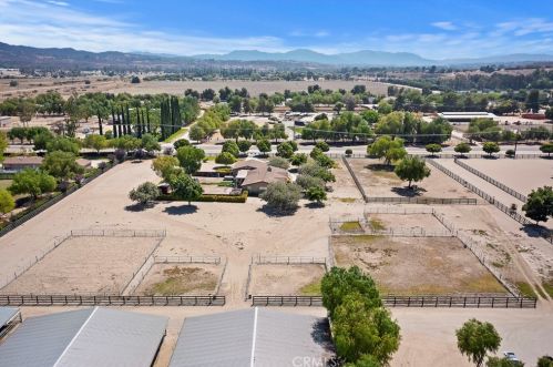 37055 De Portola Rd, Temecula CA 92592-9575 exterior