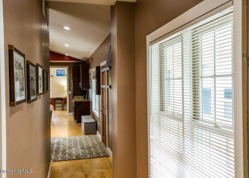 15 Franklin St, Lenox MA 01240-2304 exterior