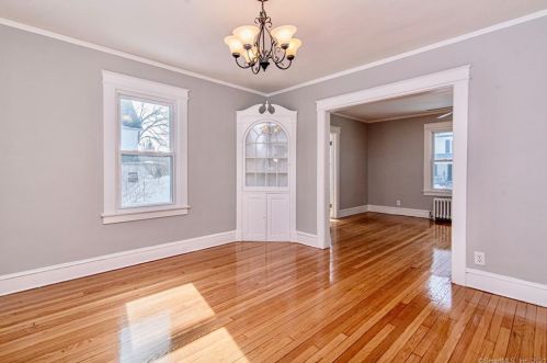 23 Holl St, Manchester CT 06040-5325 exterior