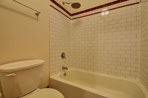 3920 Janssen Ave, Chicago IL 60613-5168 exterior