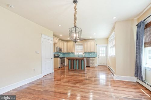 7017 Glenloch St, Philadelphia PA 19135-2223 exterior