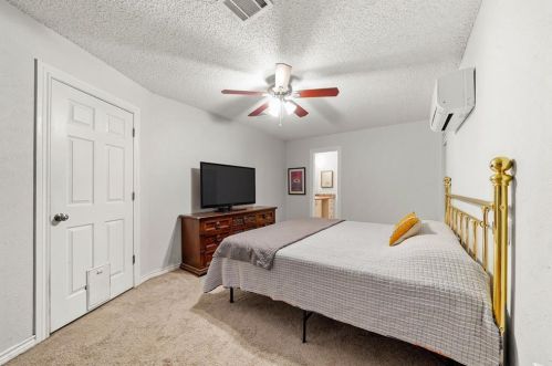 8408 Dixon Dr, Austin TX 78745-7515 exterior