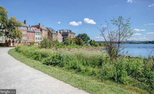 25 Wilkes St, Alexandria VA 22314-3853 exterior