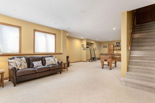 1061 Robinhood Dr, Meskegon MI  49445-2075 exterior