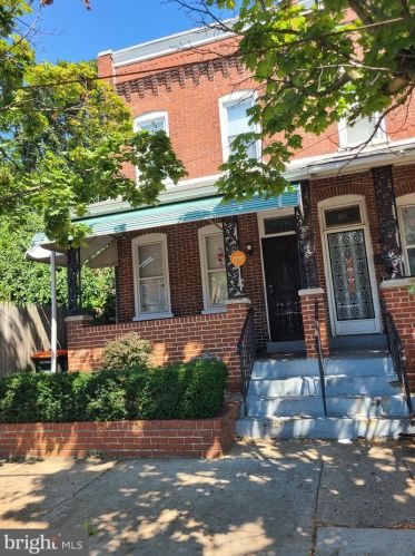 319 Engle St, Chester PA 19013-2509 exterior