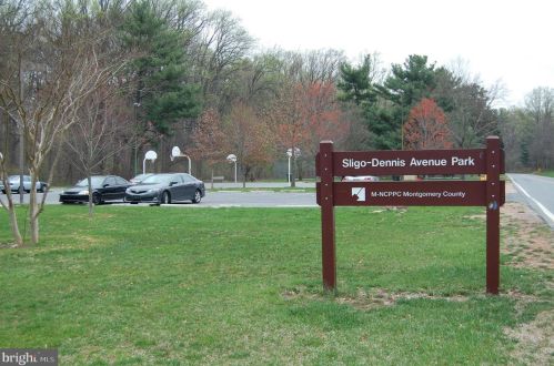 1524 Red Oak Dr, Silver Spring MD 20910-1549 exterior