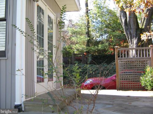 3560 Alton Pl, Washington DC  20008-4218 exterior