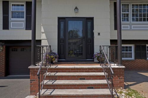 5 Finch Ct, Edison NJ 08820-2722 exterior