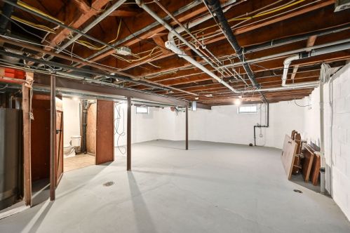 2819 Howell Ave, Milwaukee WI 53207-2054 exterior