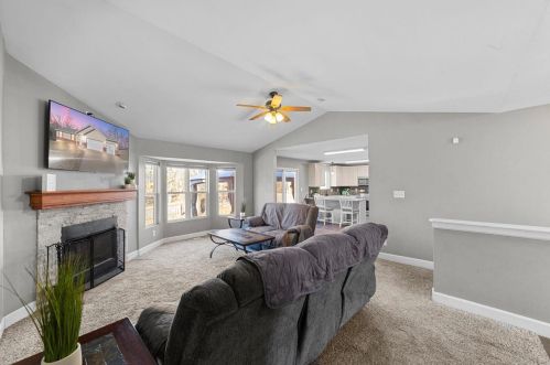 170 Village Circle Dr, Winfield MO 63389-2051 exterior