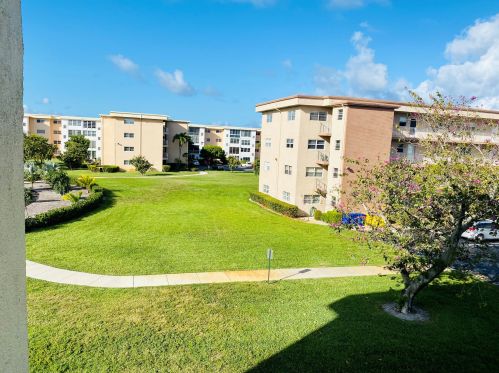 2515 1st Ct, Boynton Beach FL 33435-2027 exterior