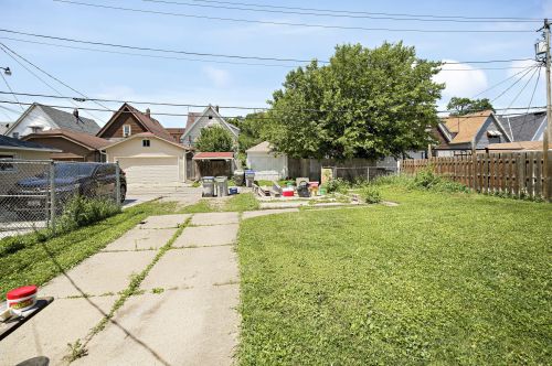 2133 28, Milwaukee WI 53215-2423 exterior