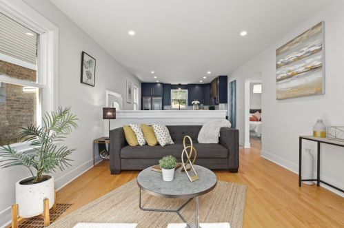 5008 Moody Ave, Chicago IL  60630-1806 exterior