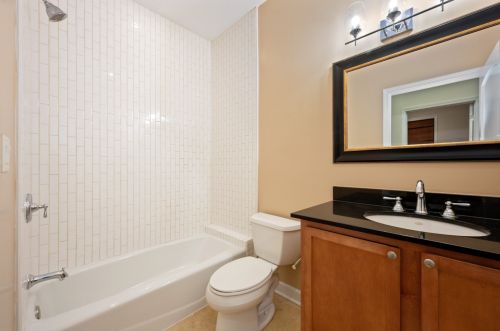 1452 Blackhawk St, Chicago IL 60610-1170 exterior