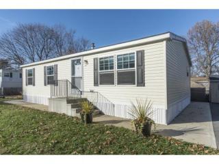 32 B St, Seabrook, NH 03874-6228