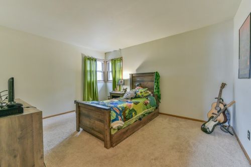 1811 Holmes Ct, Milwaukee WI 53221-3546 exterior