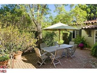 1501 Pandora Ave, Los Angeles CA  90024-6111 exterior