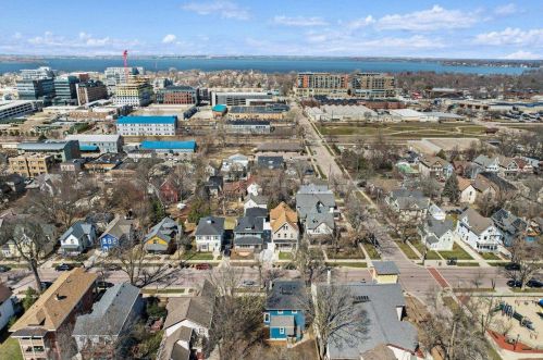 945 Jenifer St, Madison WI  53703-3521 exterior