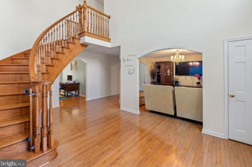 381 Thornhill Dr, Hanover PA  17331-7976 exterior