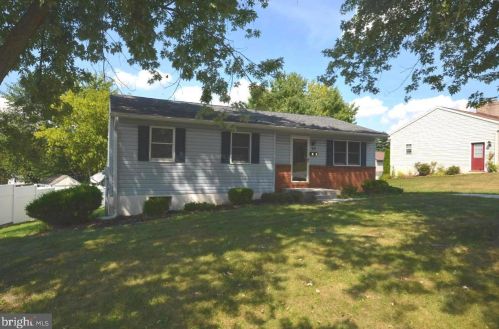 60 Lion Dr, Hanover, PA 17331-3847