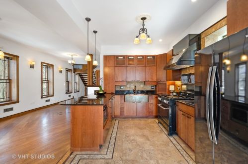 2013 Greenleaf Ave, Chicago IL 60645-3509 exterior